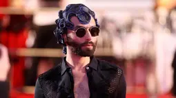 Penyanyi asal Austria yang berusia 29 tahun, dulunya dikenal sebagai drag queen (laki-laki yang berpenampilan layaknya wanita). Conchita Wurst terlahir dengan nama Thomas Neuwirth (Wurst adalah nama panggungnya). (AP/Ronald Zak)