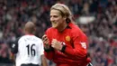 Diego Forlan - Pemain asal Uruguay ini bergabung dengan Manchester United pada 2002-2004. Namun, Forlan terlalu banyak jadi pemain cadangan dan bakat besarnya disia-siakan saat berada di Old Trafford. (AFP/Paul Barker)