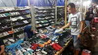 Lapak sepatu cap karung yang ada di Jalan Hertasning Baru, Makassar. Foto: (Fauzan/Liputan6.com)