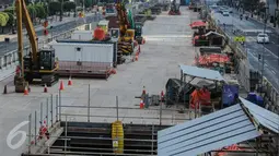 Proyek pembangunan jalur MRT dihentikan sementara selama masa libur Lebaran 2015. Dperkirakan aktifitas pembangunan jalur MRT akan dimulai kembali tujuh hari setelah Lebaran. Foto diambil pada , Jumat (17/7/2015). (Liputan6.com/Faizal Fanani)