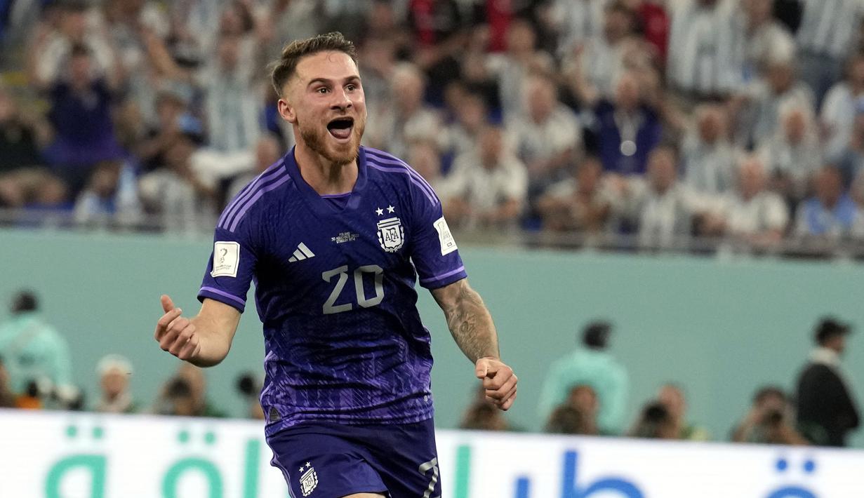 <p>Pemain Argentina, Alexis Mac Allister merayakan gol pertama timnya ke gawang Polandia saat matchday ketiga Grup C Piala Dunia 2022 di Stadion 974, Kamis (01/12/2022). (AP/Natacha Pisarenko)</p>