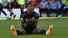 Pemain Arsenal Gabriel Jesus memberi isyarat saat pertandingan sepak bola Liga Inggris antara Nottingham Forest dan Arsenal di City Ground, Nottingham, Inggris, Sabtu (20/5/2023). (AP Photo/Rui Vieira)