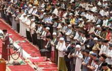 FOTO: Tarawih Pertama  di Bulan Ramadan , Ribuan Umat Islam Padati Mesjid Istiqlal