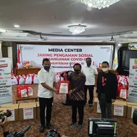 EMTEK Donasikan 10.000 Paket Sembako untuk Menteri Sosial RI | EMTEK