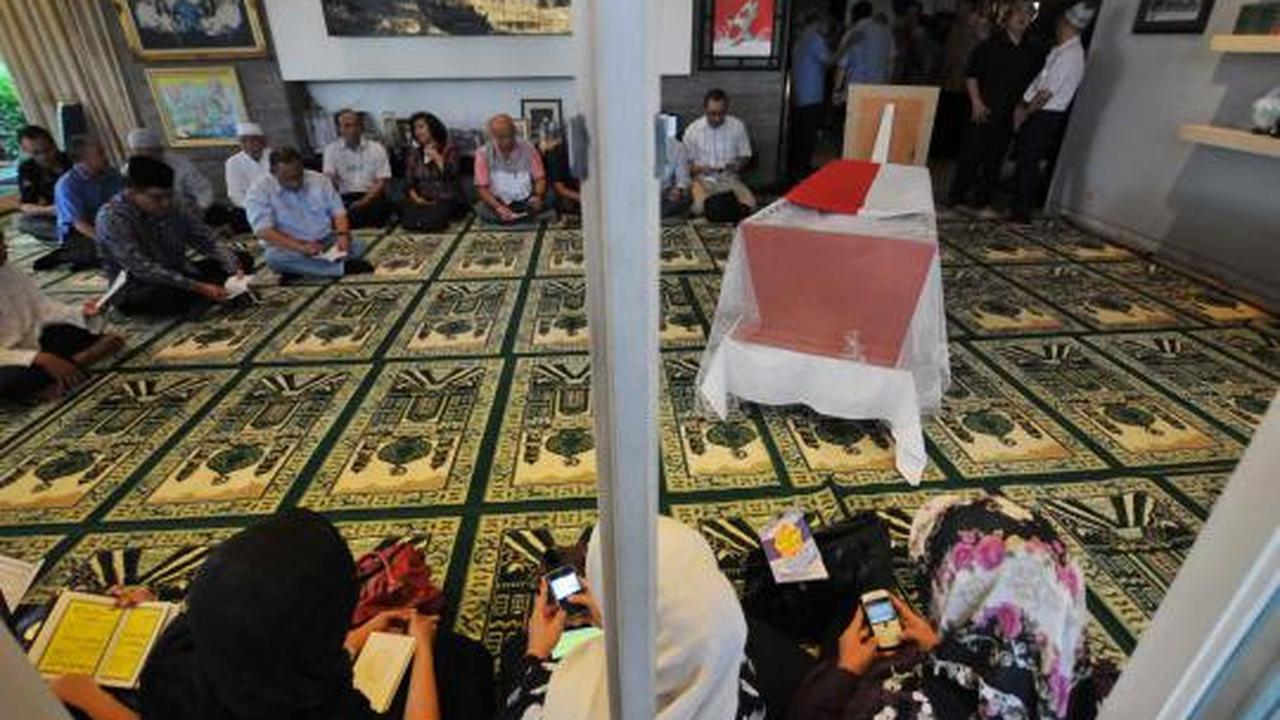 Suasana duka di kediaman Sudomo