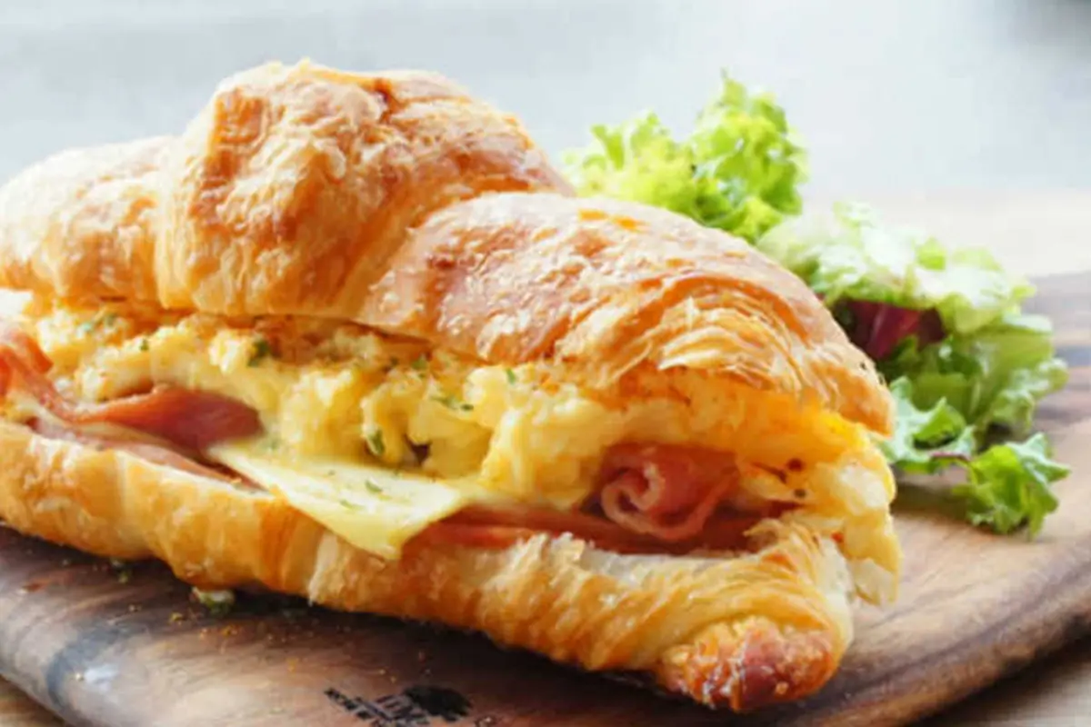 20151126-Scrambled-Egg-Croissants-Istimewa
