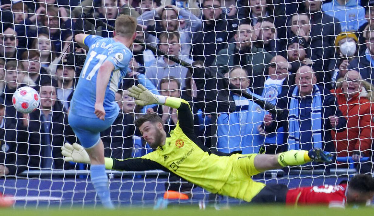 Dari 10 shot on target yang dilancarkan Manc City, de Gea berhasil melakukan 6 penyelamatan. (AP Photo/Jon Super)
