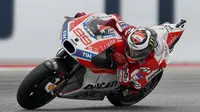 Pebalap Ducati, Jorge Lorenzo, mengakui motor yang dikendarainya musim ini tak sesuai dengan gaya balapannya. (EPA/Paul Buck)