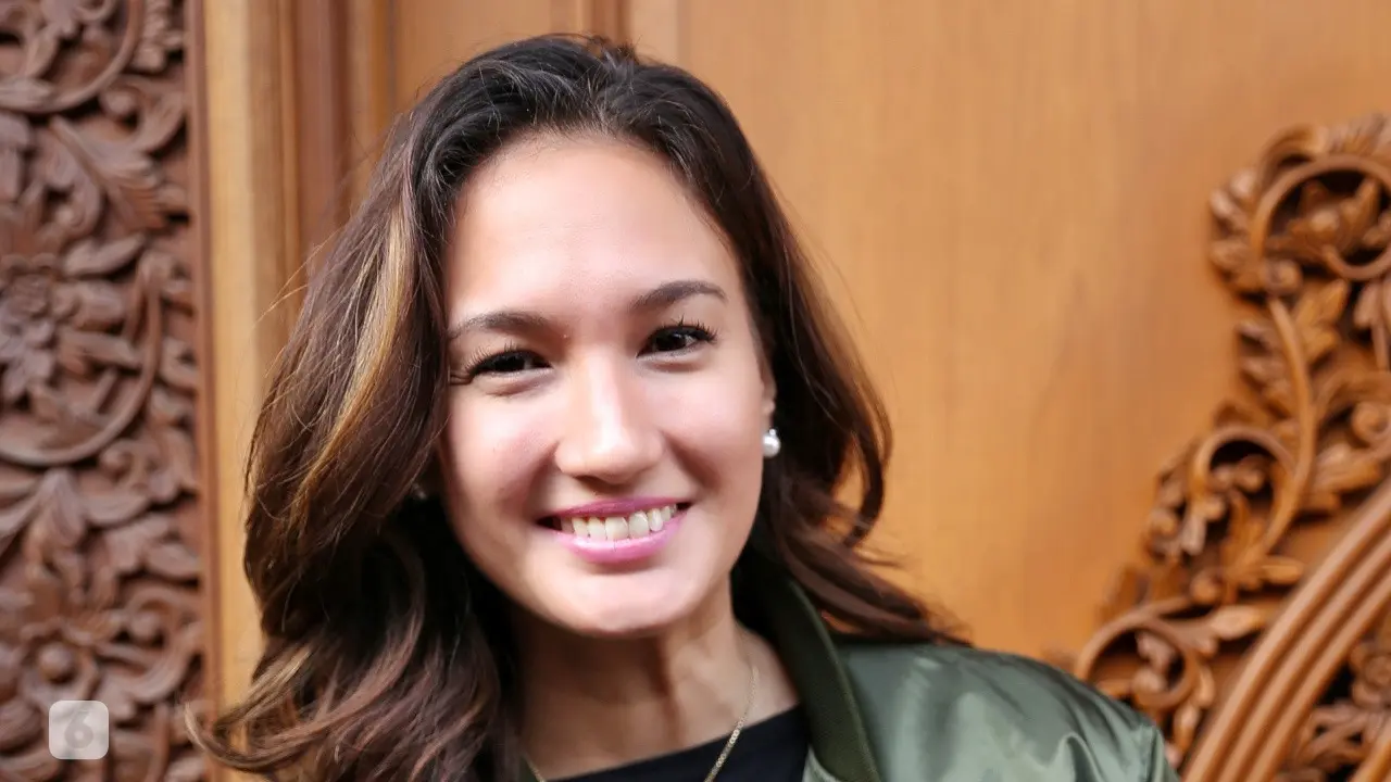 [Bintang] 8 Artis Indonesia Ini Tertutup Soal Asmara