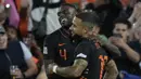 Pemain Belanda Bruno Martins Indi (kiri) merayakan dengan Memphis Depay (kanan) yang mencetak gol ke gawang Wales pada pertandingan sepak bola UEFA Nations League di Stadion De Kuip, Rotterdam, Belanda, 14 Juni , 2022. Belanda menang dengan skor 3-2. (AP Photo/Peter Dejong)