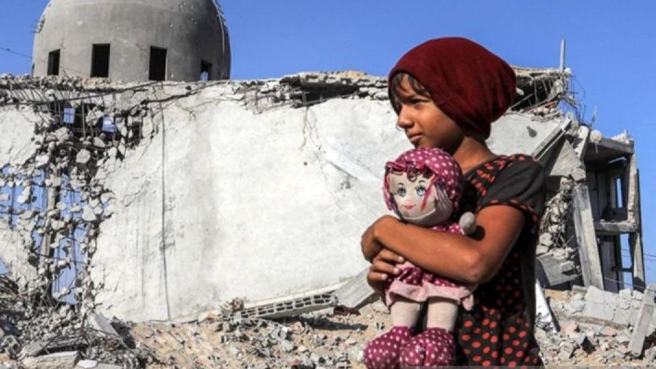 Pilunya Gadis Cilik Gaza Punya Luka Berat di Wajah Usai Serangan Israel, Didatangi Psikolog Sosoknya Ramai Disorot
