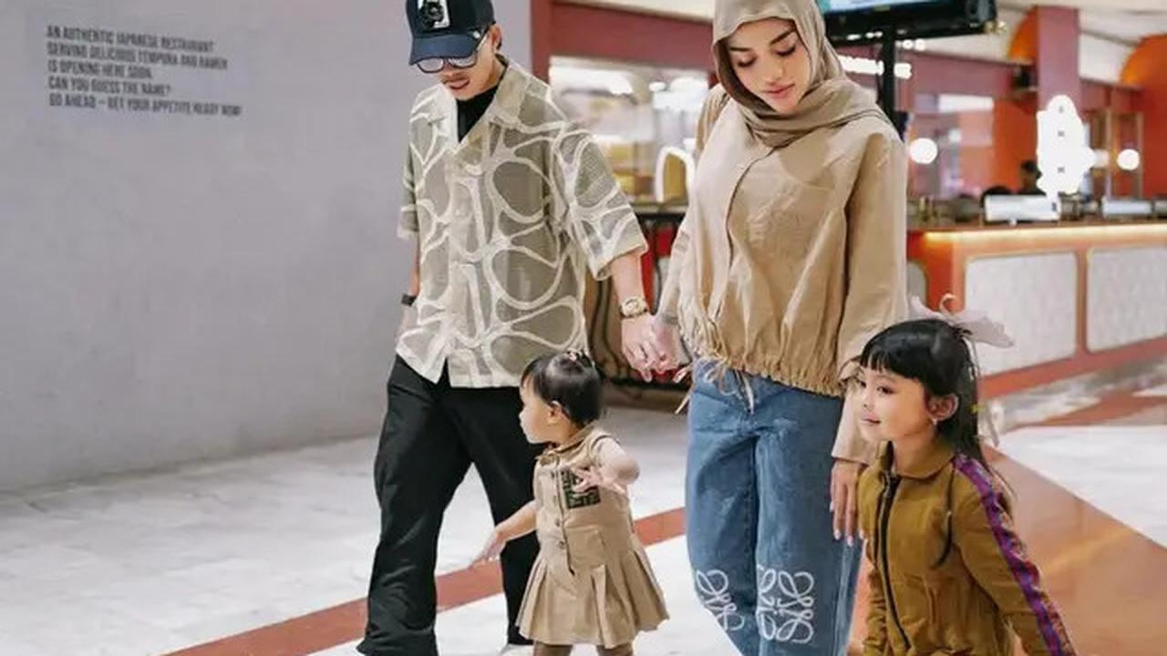 Potret Keluarga Atta Halilintar dan Aurel Hermansyah Pakai Baju Senada di Berbagai Acara, Modis dan Kompak