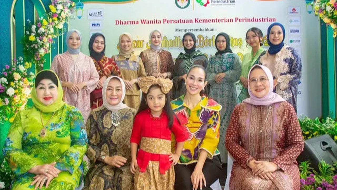 7 Model Baju Batik Loemongga Haoemasan, Jadi Inspirasi Gaya Formal dan Elegan Istri Menteri