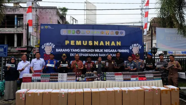 Bea Cukai Tembilahan memusnahkan berbagai barang hasil penindakan senilai total Rp7,67 miliar atas pelanggaran ketentuan kepabeanan dan cukai. (Istimewa)