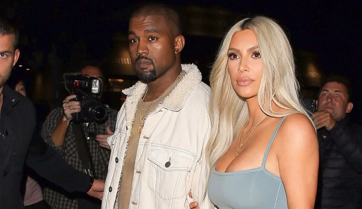 "Kabarnya baik. Ia tengah rekaman di Wyoming. Ia miliki dua album yang akan keluar dan Kanye tengah fokus dengan itu," terang Kim. (Us Weekly)