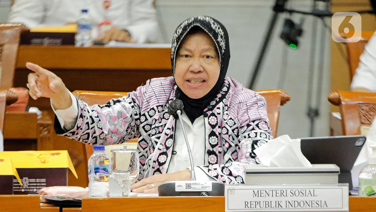 Mensos Risma Bersama DPR Bahas Pengawasan Program Bantuan Sosial Tahun 2022