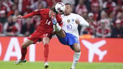 Bermain di Parken Stadium, Prancis sebenarnya lebih mendominasi penguasaan bola sejak awal laga, tapi Denmark bermain jauh lebih efektif dan memenangi laga. (Liselotte Sabroe/Ritzau Scanpix via AP)