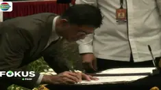Barang sitaan tersebut berasal dari terdakwa kasus korupsi Muhammad Nazaruddin mantan bendahara partai Demokrat dan mantan Bupati Bangkalan Madura Fuad Amin.
