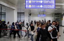 Putar Otak Pekerja di Jakarta, Rela Pergi Gelap Pulang Gelap Agar Dapur Tetap 'Ngebul