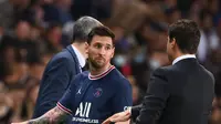 Ekspresi Lionel Messi saat ditarik keluar Mauricio Pochettino di pertandingan PSG melawan Lyon di Ligue 1 (AFP)