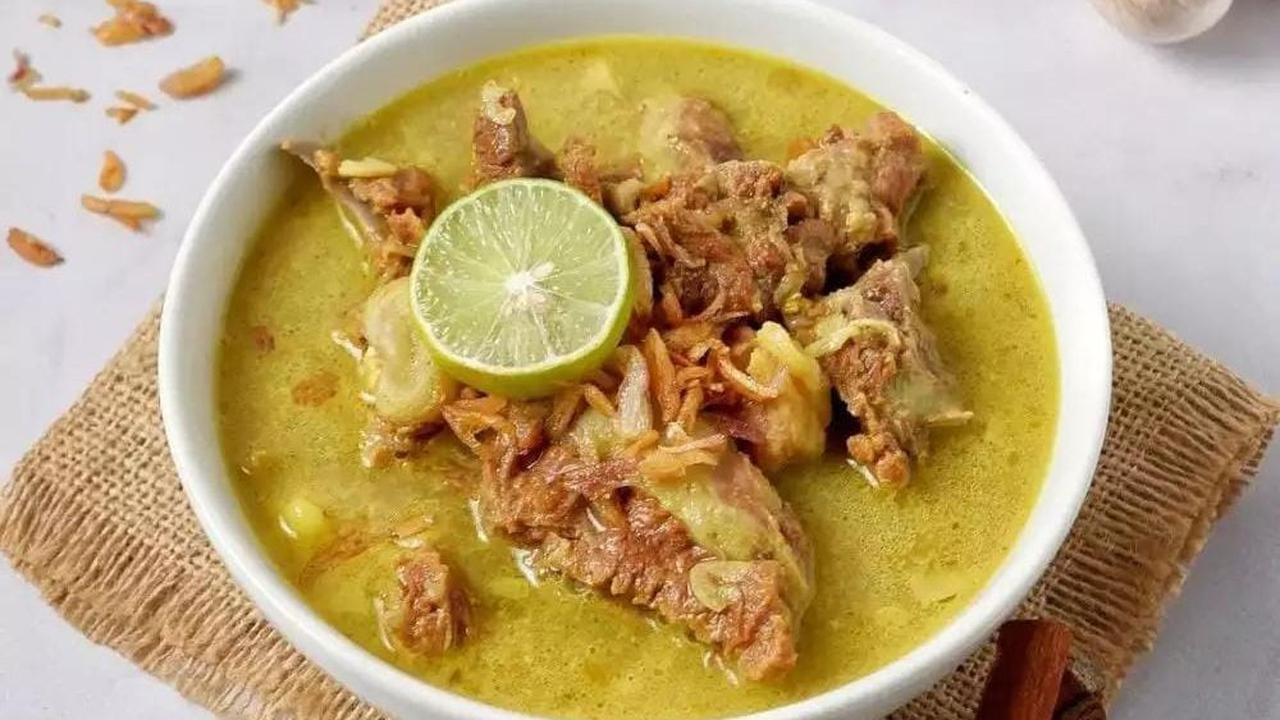<b>4. Gulai Kambing Iga Muda</b>