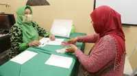 Koperasi Sekolah di Surabaya Kembalikan Uang Seragam