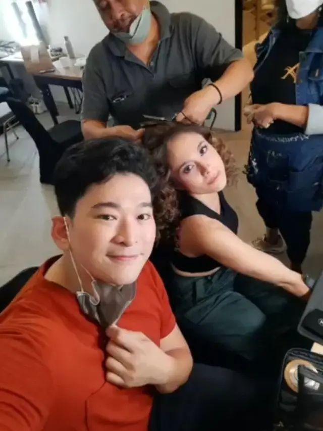 Wulan Guritno dengan Rambut Keriting
