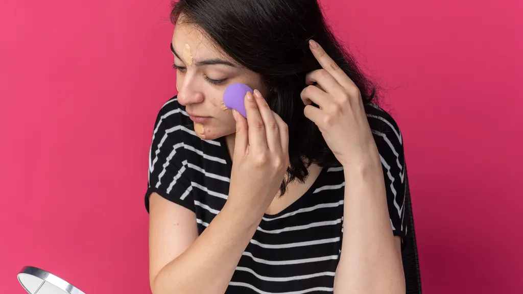 Kenali penyebab makeup oksidasi dan cara mencegahnya. (foto: stockking/freepik)