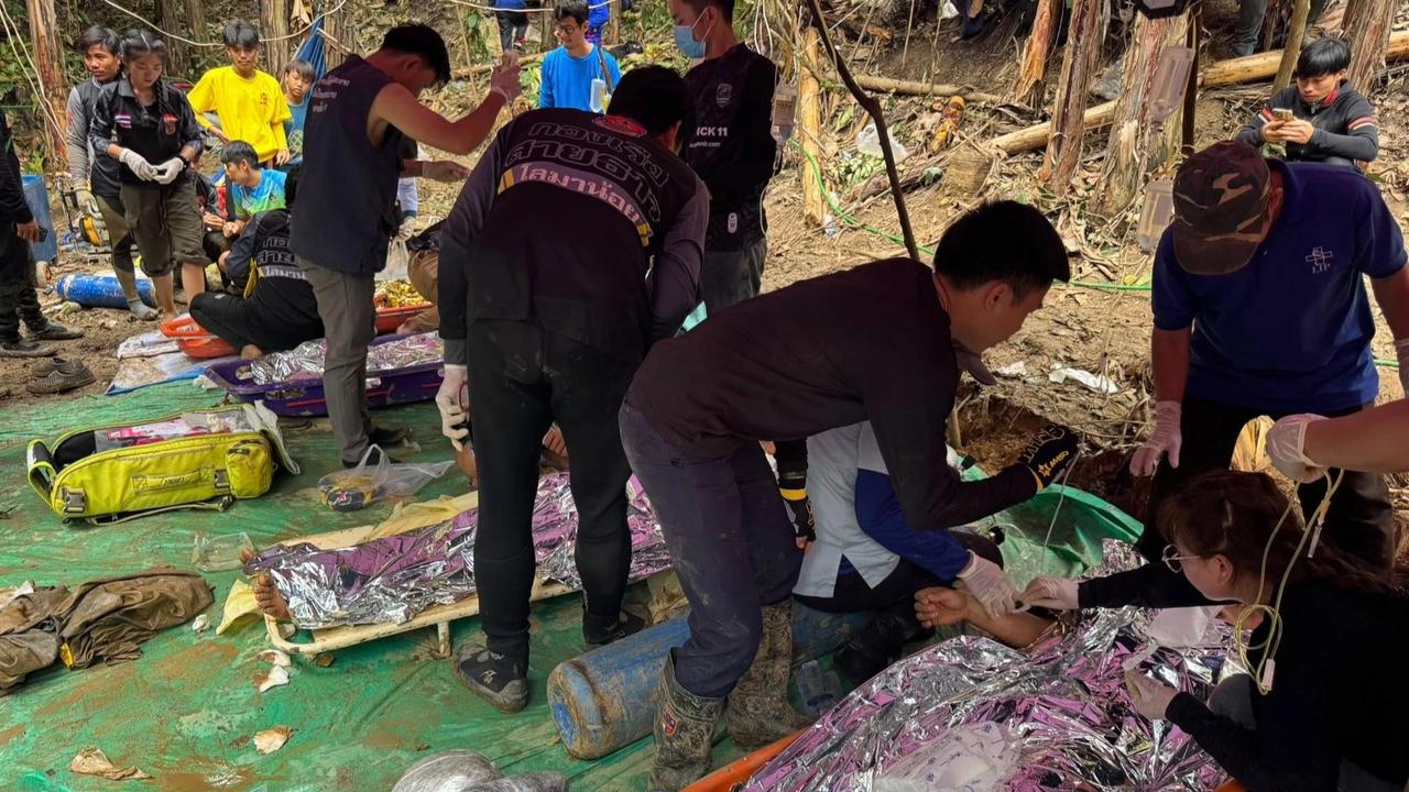 FOTO: Bertahan 10 Hari di Gua Terendam,  Empat Pria Laos Berhasil Dievakuasi