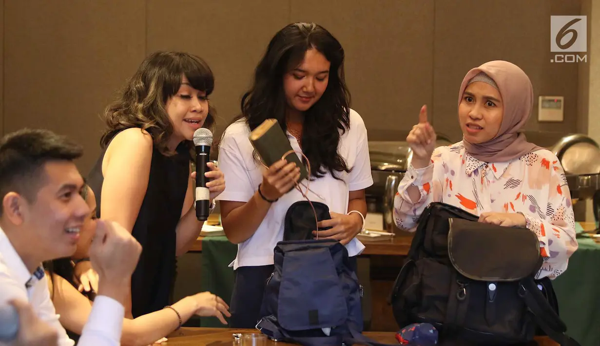 Atlet Asian Games 2018 yang mewakili tim Indonesia mengikuti kegiatan diskusi di Jakarta, Minggu (22/7). Atlet olahraga seperti Eko Yuli Irawan, Diananda, Avan Seputra, dan Lidia Anna Krey juga hadir dalam diskusi ini. (Liputan6.com/Immanuel Antonius)