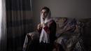 Asita Ferdous duduk di dalam rumahnya di Kabul, Afghanistan pada 10 November 2021. Dia adalah direktur Ariana Cinema tetapi tidak diizinkan memasuki bioskop karena Taliban memerintahkan pegawai pemerintah wanita untuk menjauh dari tempat kerja mereka. (AP Photo/Bram Jansen)