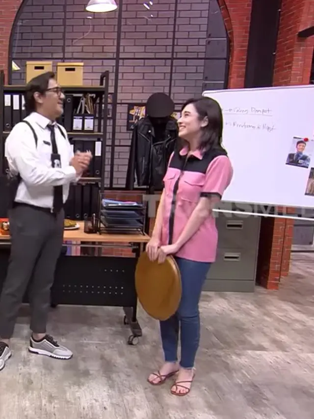 Amanda Rigby dan Andre Taulany di Lapor Pak (credit: Youtube Trans TV Official)