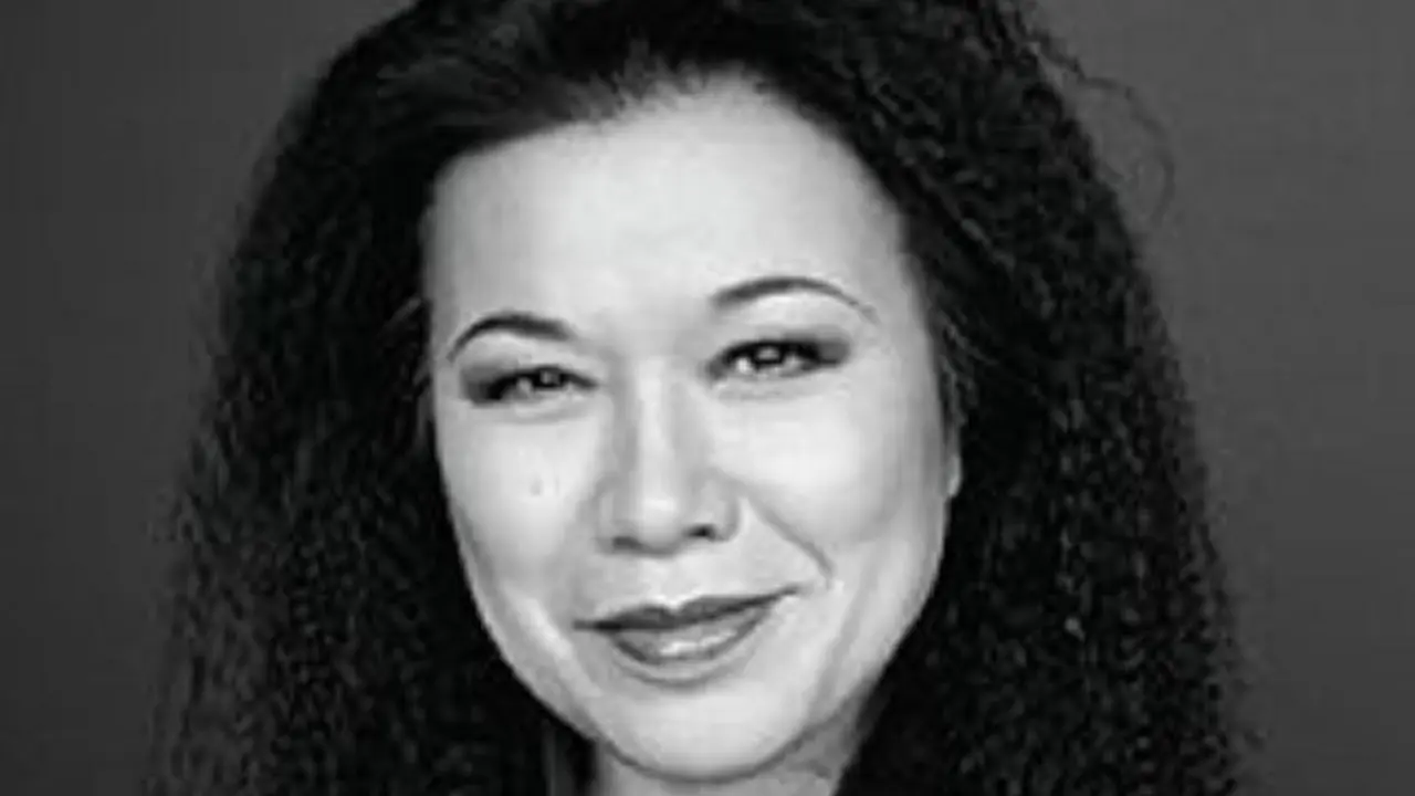 Eiko Ishioka, desainer surealis dengan karya yang mendunia. (Sumber Foto: Wikipedia)