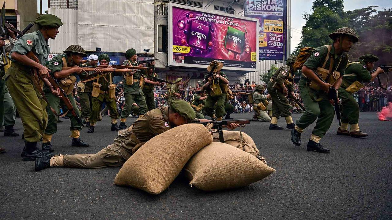 FOTO: Semangat Arek Suroboyo Menyala di Parade Surabaya Juang 2025