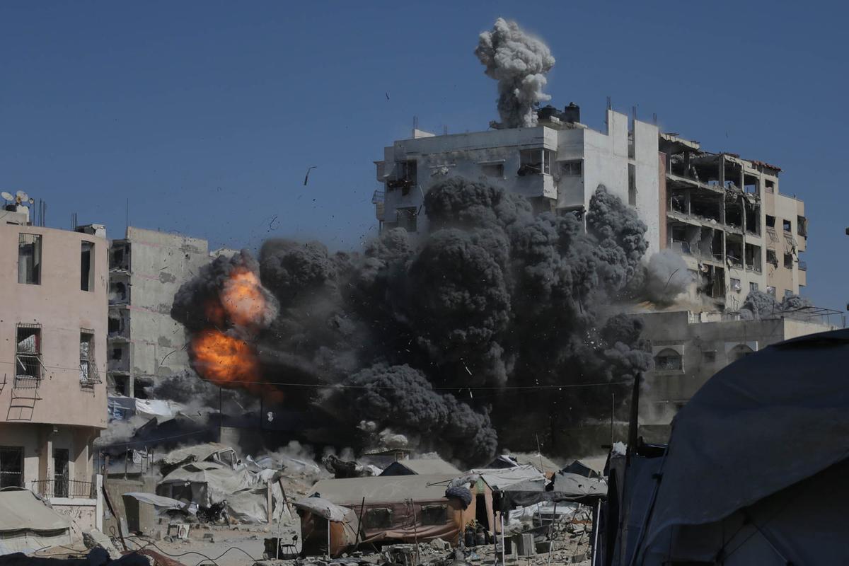 FOTO: Detik-detik Rudal Israel Hantam Gedung Bertingkat di Gaza, Warga Tetap Bertahan di Tengah Gempuran