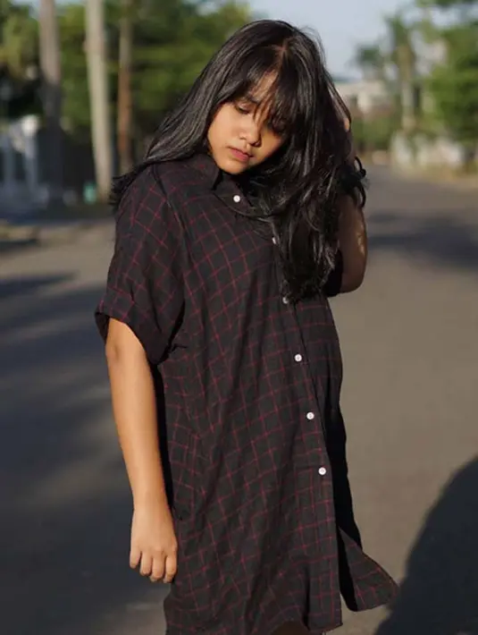 Dalam kesempatan itu juga Babas mengatakan bahwa ia dan Hanin hanya sekeddar teman, serta tak memiliki hubungan spesial lainnya, seperti yang dibicarakan masyarakat di luar sana. “Sama Hanin temenan aja kok,” ungkapnya. (Instagram/hanindhiyaatys)