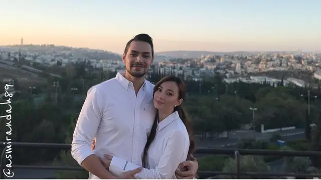 Asmirandah dan Jonas Rivanno