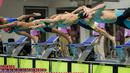 Perenang Indonesia, Jason Donovan (kedua kanan) melakukan lompatan pada nomor 50 meter gaya bebas putra dalam Kejuarnas Akuatik Indonesia 2026 di Stadion Akuatik Gelora Bung Karno, Senayan, Jakarta, Jumat (01/05/2026). (Bola.com/Bagaskara Lazuardi)