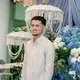 Paras bule Justin Hubner yang selama ini identik dengan penampilan sporty di lapangan hijau tampak berbeda saat dipadukan dengan busana bernuansa tradisional. [@justinhubner5].