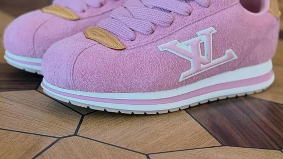 BTS’ J-Hope dan Louis Vuitton Hadirkan Sneaker Kolaborasi Baru Bernuansa Pink
