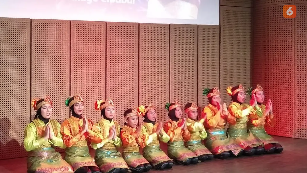Penampilan anak-anak SOS Children's Village Cibubur di Galeri Indonesia Kaya, Kamis, 26 Desember 2019. (dok. Liputan6.com/Adhita Diansyavira)