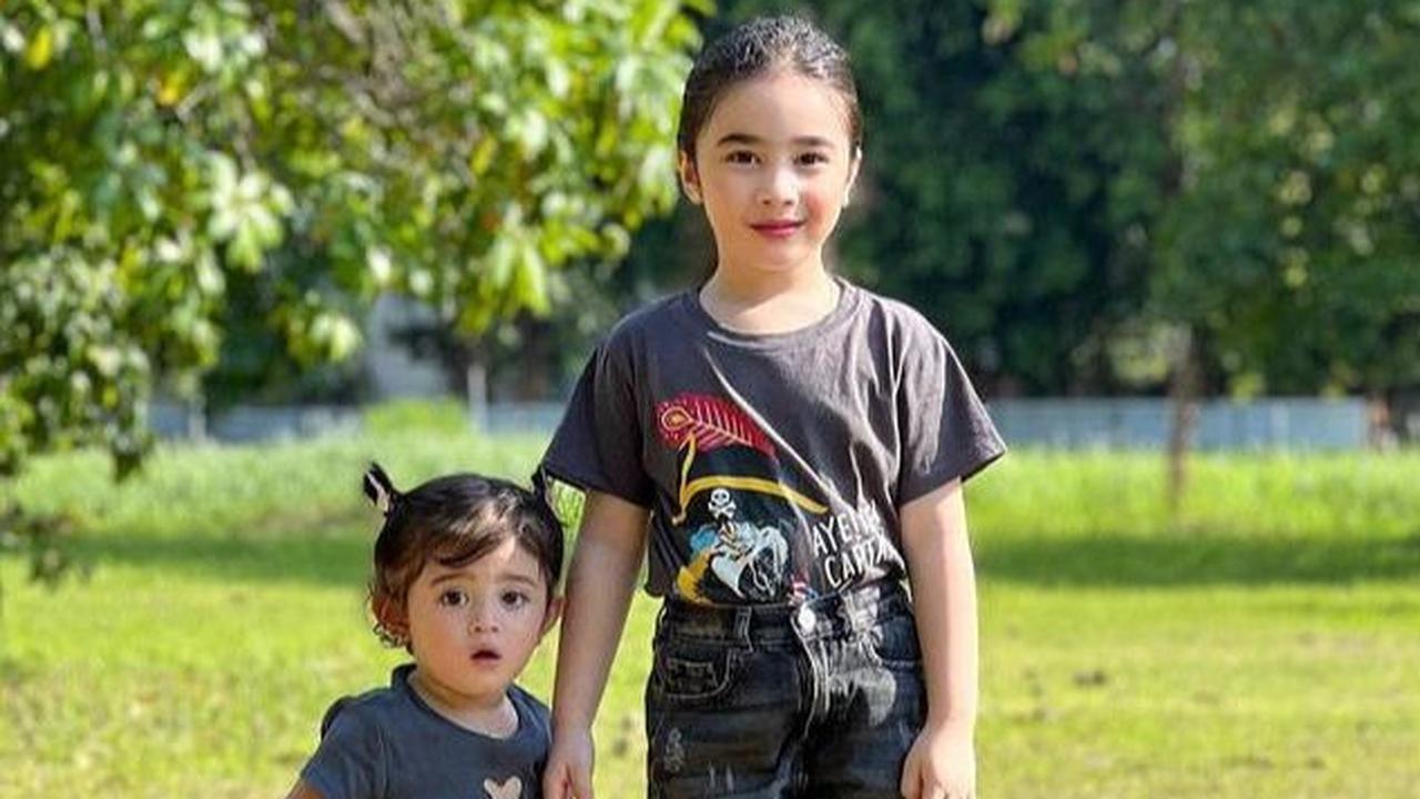 Tampilan Menggemaskan Raqeema Anak Nabila Syakieb dan Baby Guzel Anak Margin Wieheerm Seperti Boneka