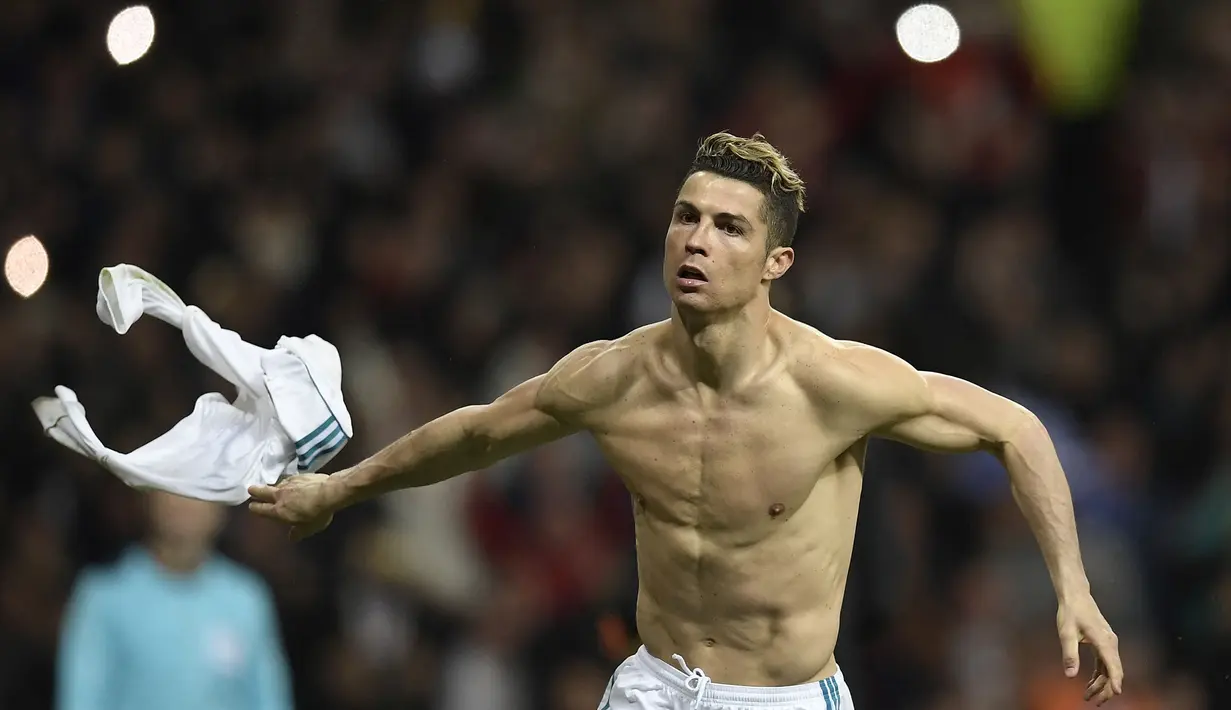 Pencetak gol terbanyak di perempatfinal Liga Champions dipegang oleh Cristiano Ronaldo. CR7 tercatat telah melesatkan 25 gol di babak delapan besar tersebut bersama MU, Real Madrid, dan Juventus. Catatan tersebut sayangnya tak bertambah pada musim ini. (AFP/Oscar Del Pozo)