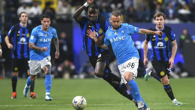 Foto: Dramatis, Lautaro Martinez Bawa Inter Milan Hattrick Piala Super Italia