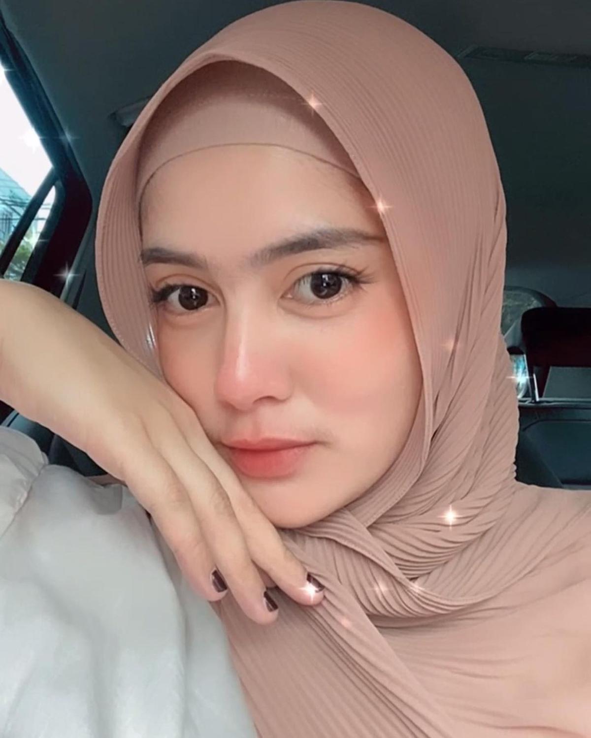 Potret Cantik Biby Alraen, Istri Rifky Balweel yang Kini Jadi Manajer Risty Tagor