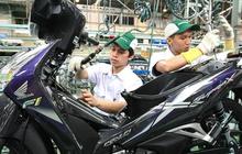 Penjualan sepeda motor di Indonesia mengalami peningkatan yang kecil.