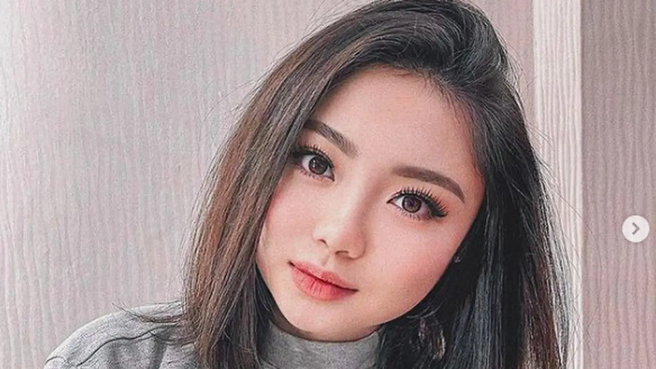 7 Potret Vanessa Khong yang Sedang Jadi Sorotan