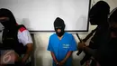 Seorang tersangka diamanakan pada gelar perkara hasil  operasi penggrebegkan pesta narkoba di Kantor BNN Daerah Istimewa Yogyakarta (DIY), (13/1). BNN menangkap tersangka yang merupakan kepala wilayah bank swasta nasional wilayah Jateng DIY.(Boy Harjanto)