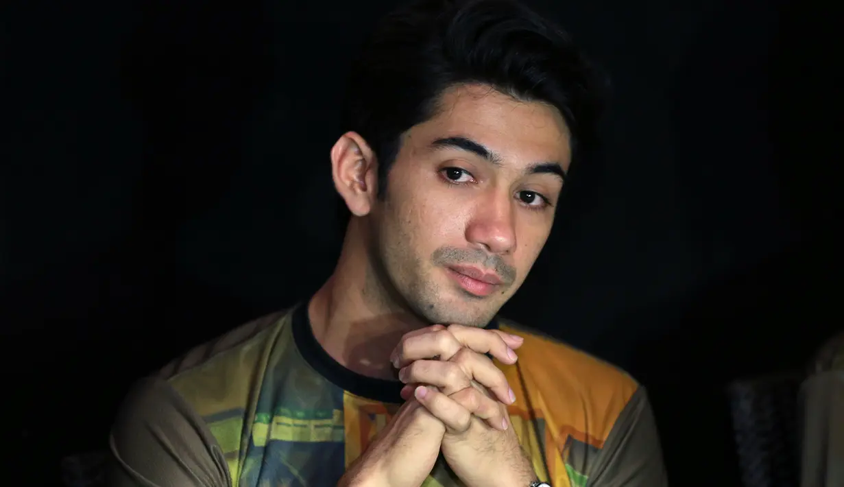 Untuk mendukung penampilannya yang unik dalam film bergenre komedi tersebut, Reza rela di make over selama dua jam lebih. (Adrian Putra/Bintang.com)