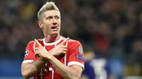 Pemain Bayern Munich, Robert Lewandowski kabarnya menjadi salah satu pemain incaran Real Madrid. Kabarnya Ronaldo sempat marah dengan rencana tersebut. (AFP/John Thys)
